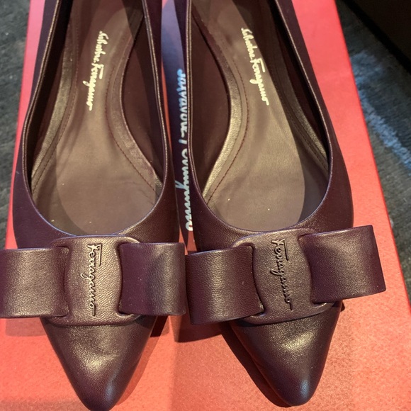Viva 25mm pointed-toe pumps from SALVATORE FERRAGAMO. - Picture 6 of 12